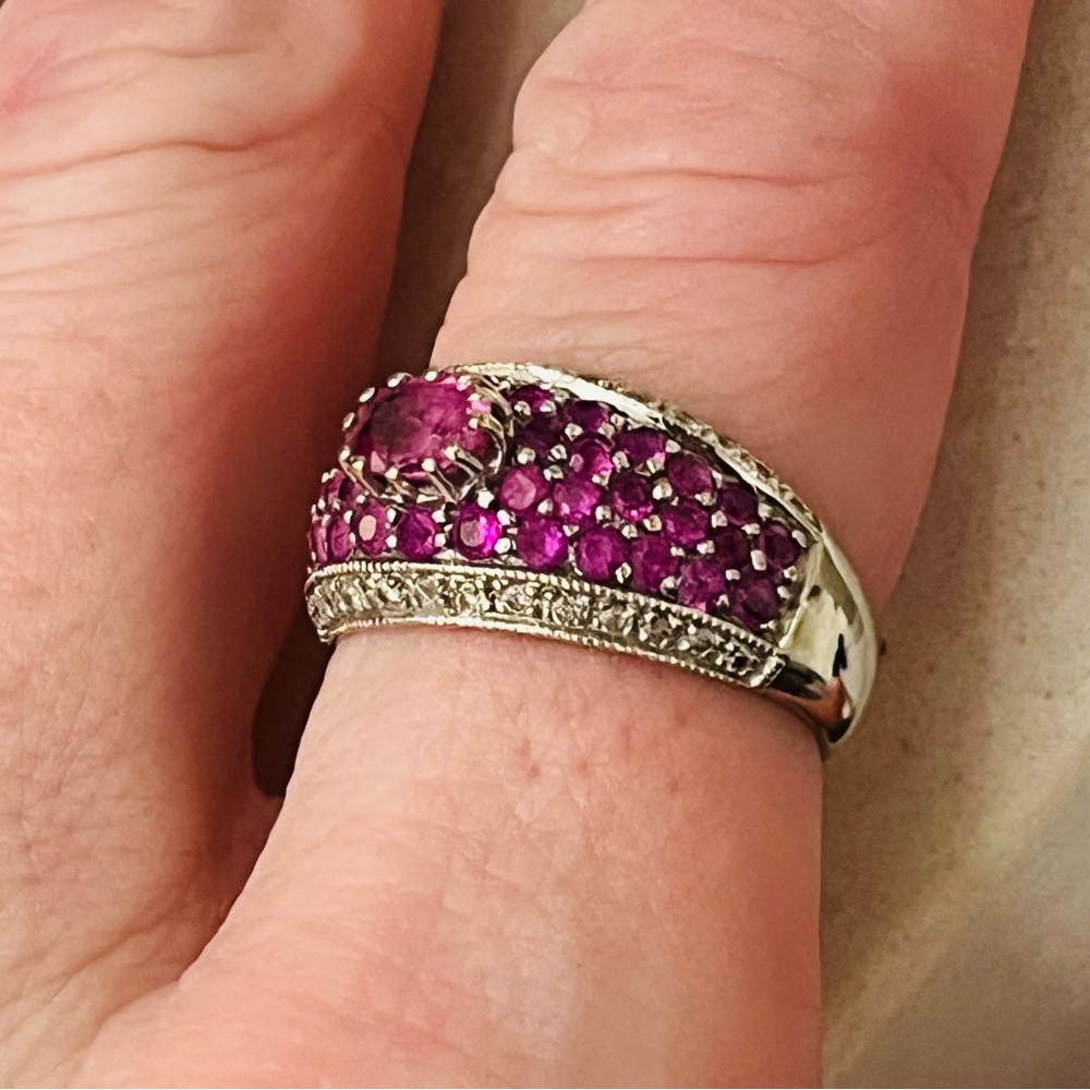 Elegant 14k white gold and natural Pink sapphire Gemstone Ring